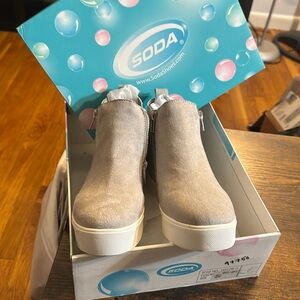 Soda Taylor-G Grey Wedge Sneakers NWT